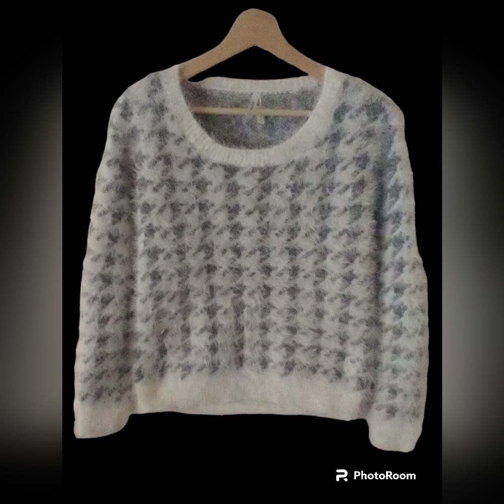 Mudd‎ Fuzzy Women Eyelash Sweater Gray&White  Houndstooth Check Crew Neck Size M